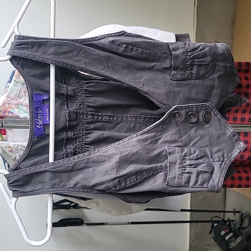 Grey cropped vest Miley Cyrus Max Azria